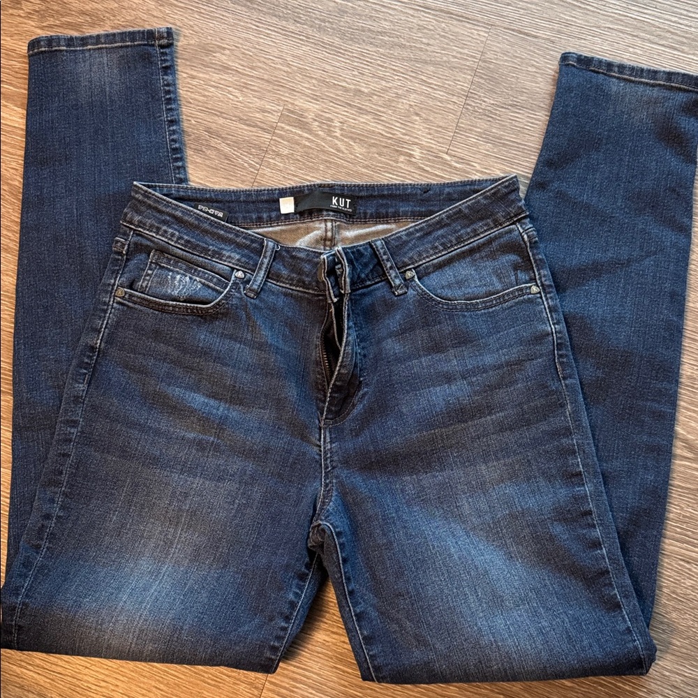 Kut from the Kloth Women's Blue Jeans. Size 10. Inseam 29”. Kurvy Diana Skinny